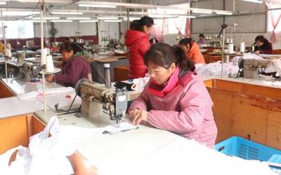 銅陵文明網(wǎng):胥壩鄉(xiāng)實(shí)施&ldquo;鳳還巢&rdquo;工程 讓女村民實(shí)現(xiàn)家門(mén)口就業(yè)